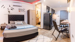 Confort+Relax= Romántico ApartaEstudio + Piscina + Parqueadero